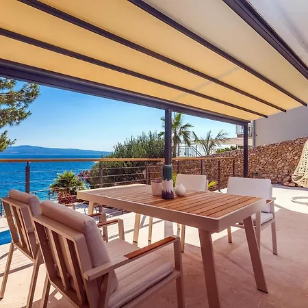 Beachfront Casa Ahoi With 2 Bedrooms, Heated Pool, Amazing Sea Views Omiš