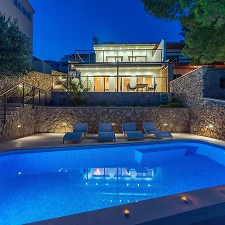 Villa Beachfront Casa Ahoi With 2 Bedrooms, Heated Pool, Amazing Sea Views Omiš