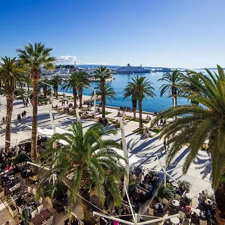 Beachfront Casa Ahoi With 2 Bedrooms, Heated Pool, Amazing Sea Views
