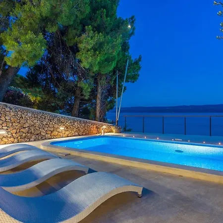Beachfront Casa Ahoi With 2 Bedrooms, Heated Pool, Amazing Sea Views *