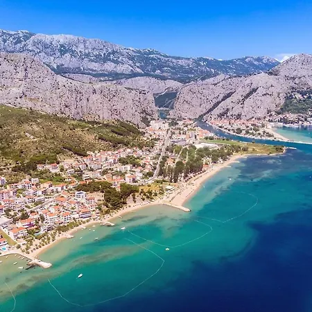 Beachfront Casa Ahoi With 2 Bedrooms, Heated Pool, Amazing Sea Views Omiš
