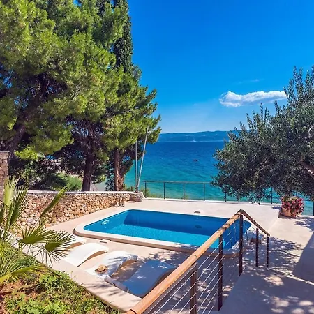 Beachfront Casa Ahoi With 2 Bedrooms, Heated Pool, Amazing Sea Views *