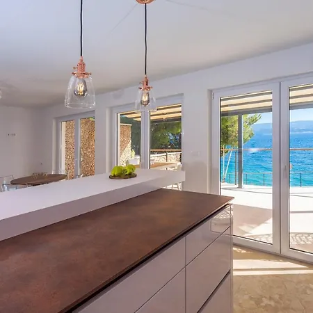 Villa Beachfront Casa Ahoi With 2 Bedrooms, Heated Pool, Amazing Sea Views