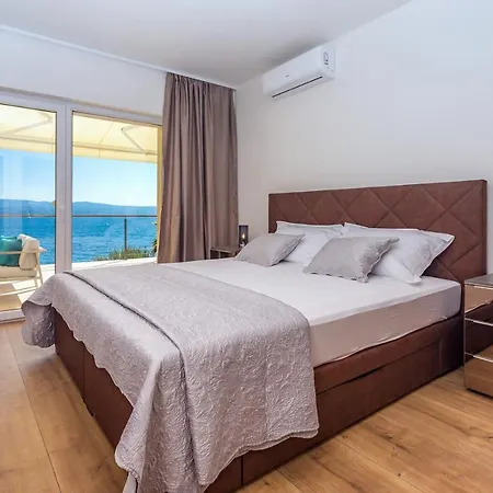 Villa Beachfront Casa Ahoi With 2 Bedrooms, Heated Pool, Amazing Sea Views