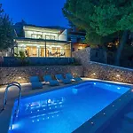 Villa Beachfront Casa Ahoi With 2 Bedrooms, Heated Pool, Amazing Sea Views *
