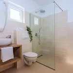 Villa Beachfront Casa Ahoi With 2 Bedrooms, Heated Pool, Amazing Sea Views Omiš