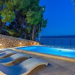 Beachfront Casa Ahoi With 2 Bedrooms, Heated Pool, Amazing Sea Views *