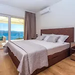 Villa Beachfront Casa Ahoi With 2 Bedrooms, Heated Pool, Amazing Sea Views