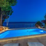 Villa Beachfront Casa Ahoi With 2 Bedrooms, Heated Pool, Amazing Sea Views Omiš