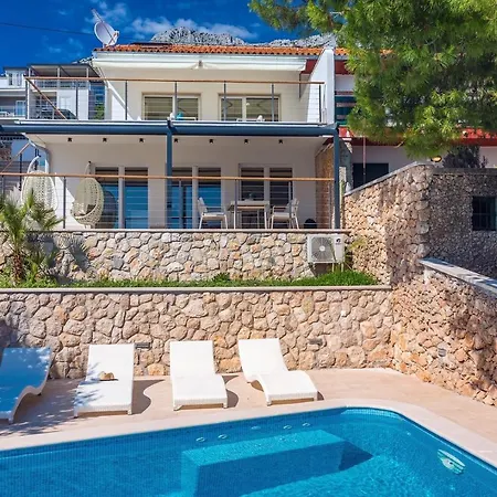 Beachfront Casa Ahoi With 2 Bedrooms, Heated Pool, Amazing Sea Views Vila