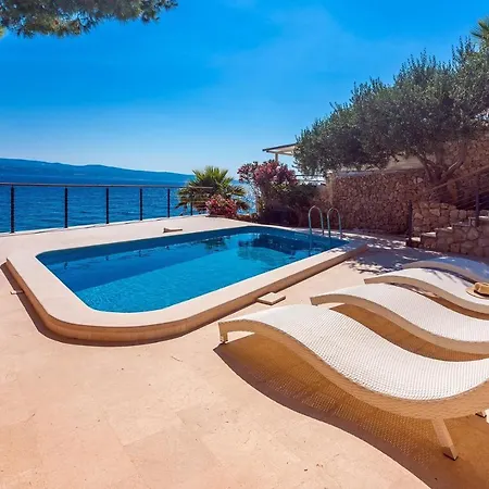 Beachfront Casa Ahoi With 2 Bedrooms, Heated Pool, Amazing Sea Views * Omiš