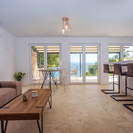 Vila Beachfront Casa Ahoi With 2 Bedrooms, Heated Pool, Amazing Sea Views