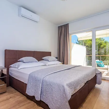 Beachfront Casa Ahoi With 2 Bedrooms, Heated Pool, Amazing Sea Views *