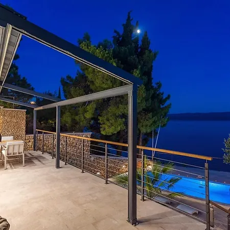 Beachfront Casa Ahoi With 2 Bedrooms, Heated Pool, Amazing Sea Views Villa Omis